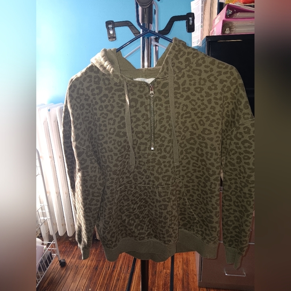 Time and Tru Animal Print Sea Turtle Pullover Hoodie Pre-owned - Picture 1 of 7